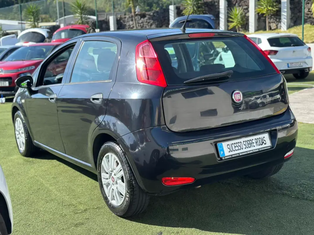 Fiat Punto 2018 - 10990 EUR, 83900 km - AUTO.MOTO.pt - 83900km - foto 6 de 20