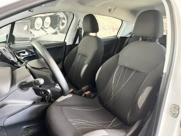 Peugeot 208 2013 - 7600 EUR, 235844 km - AUTO.MOTO.pt - 235844km - foto 7 de 19