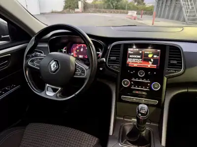 Renault Talisman Sport Tourer 2018 - 14500 EUR, 160000 km - AUTO.MOTO.pt - 160000km - foto 18 de 27
