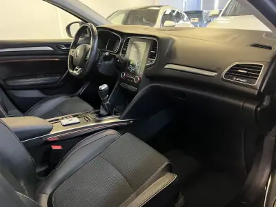 Renault Mégane Sport Tourer 2016 - 13990 EUR, 115000 km - AUTO.MOTO.pt - 115000km - foto 12 de 57
