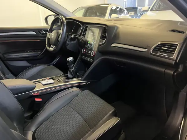 Renault Mégane Sport Tourer 2016 - 13990 EUR, 115000 km - AUTO.MOTO.pt - 115000km - foto 12 de 57