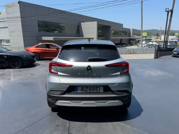 Renault Captur 2023 - 17900 EUR, 78481 km - AUTO.MOTO.pt - 78481km - foto 6 de 13