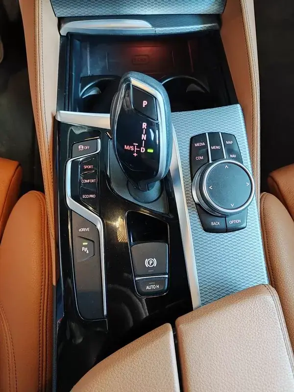 BMW 530e 2019 - 31500 EUR, 46900 km - AUTO.MOTO.pt - 46900km - foto 34 de 39
