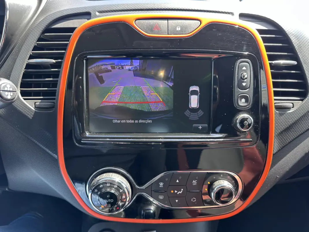 Renault Captur 2014 - 9900 EUR, 217000 km - AUTO.MOTO.pt - 217000km - foto 38 de 60