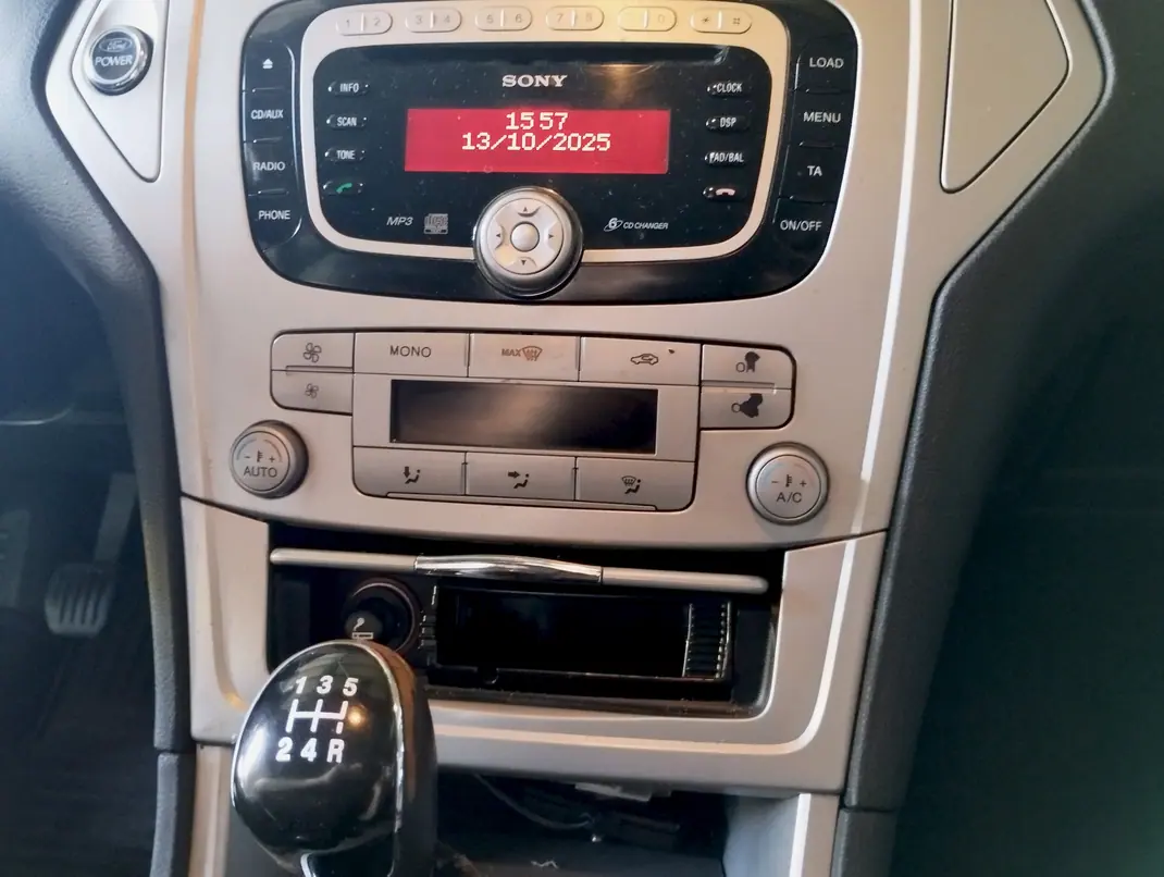 Ford Mondeo SW 2008 - 5990 EUR, 282500 km - AUTO.MOTO.pt - 282500km - foto 13 de 15
