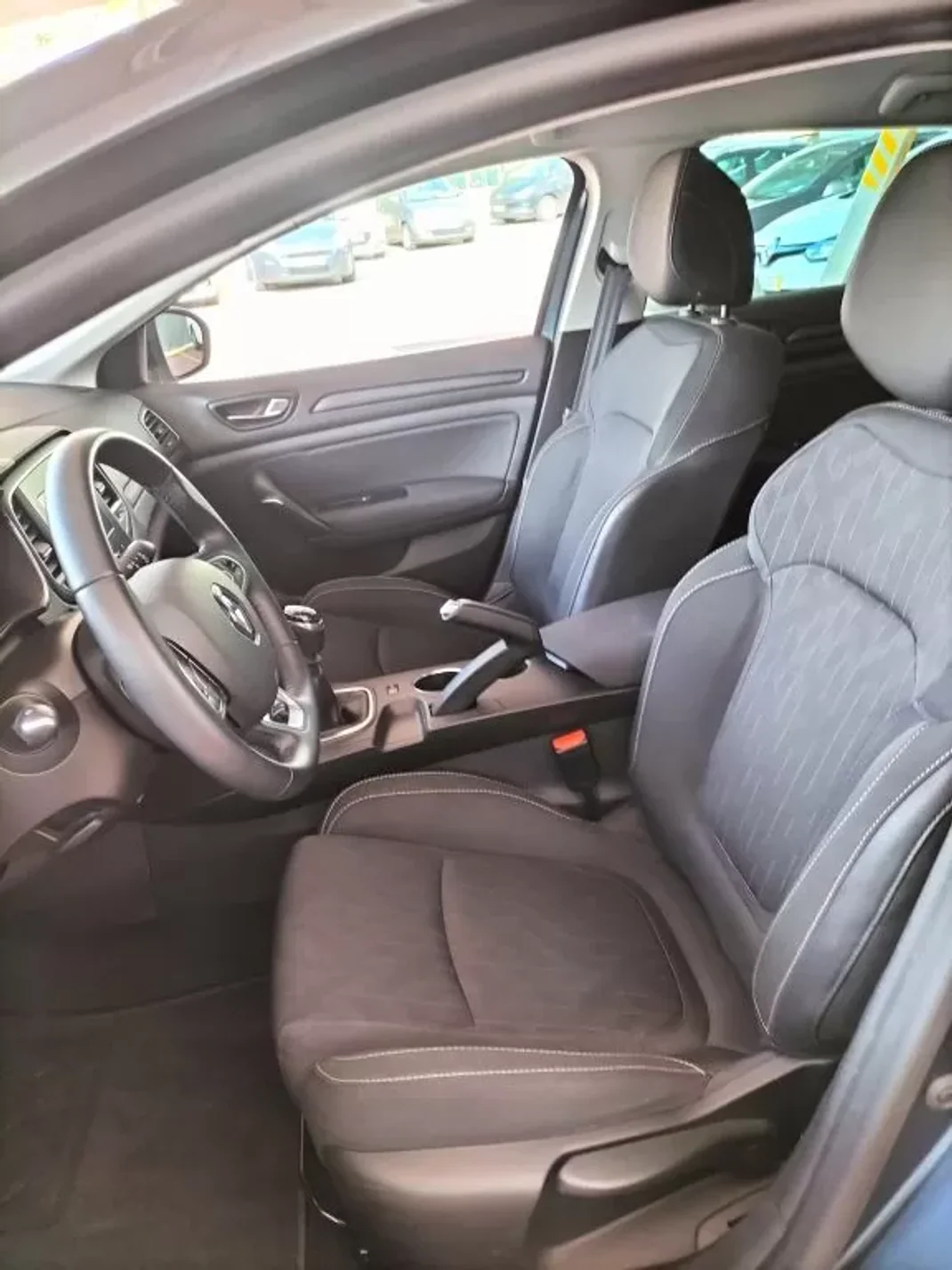 Renault Mégane Sport Tourer 2019 - 17950 EUR, 80000 km - AUTO.MOTO.pt - 80000km - foto 11 de 13