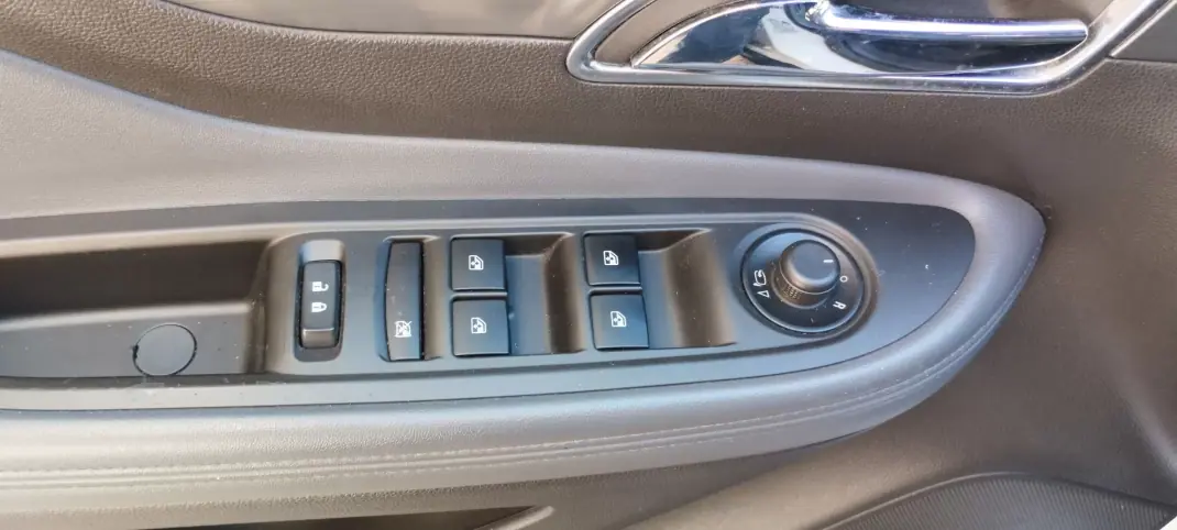 Opel Mokka X 2014 - 9500 EUR, 216485 km - AUTO.MOTO.pt - 216485km - foto 10 de 21