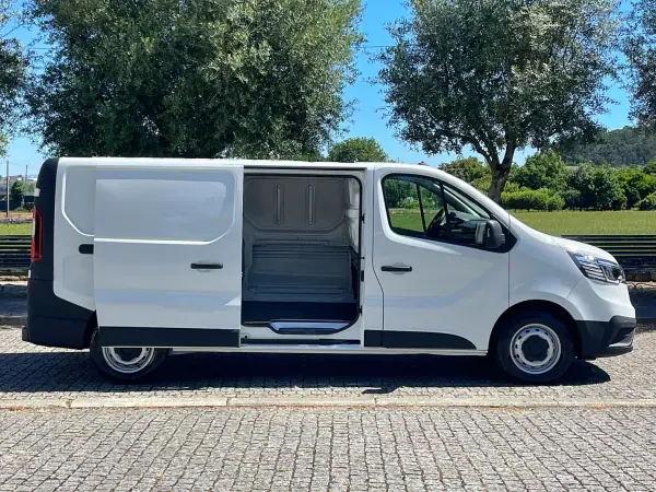 Renault 2022 - 21900 EUR, 128000 km - AUTO.MOTO.pt - 128000km - foto 6 de 33