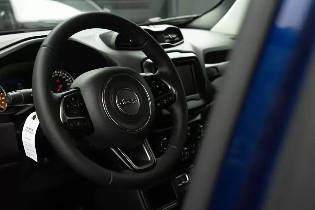 Jeep Renegade 2020 - 15999 EUR, 98800 km - AUTO.MOTO.pt - 98800km - foto 11 de 27