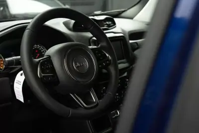 Jeep Renegade 2020 - 15999 EUR, 98800 km - AUTO.MOTO.pt - 98800km - foto 11 de 27