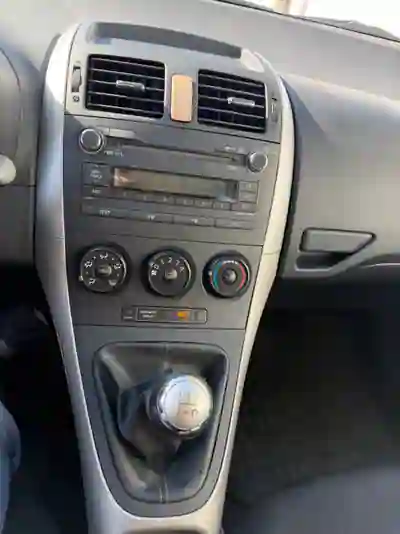 Toyota Auris 2007 - 5500 EUR, 199000 km - AUTO.MOTO.pt - 199000km - foto 5 de 6