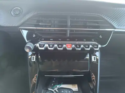 Peugeot 2008 2021 - 18990 EUR, 186919 km - AUTO.MOTO.pt - 186919km - foto 17 de 37