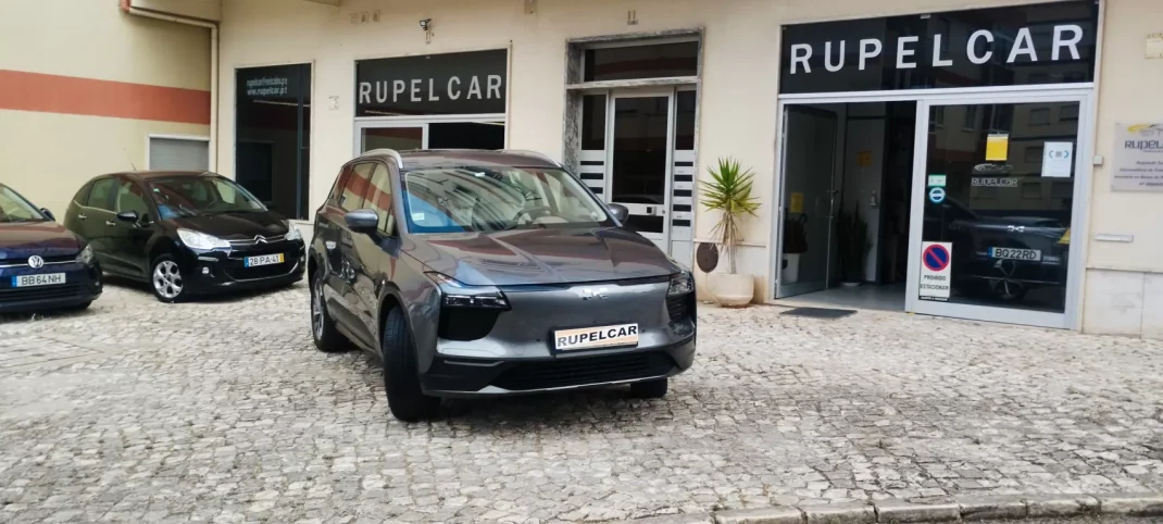 Aiways U5 2024 - 28500 EUR, 10380 km - AUTO.MOTO.pt - 10380km - foto 8 de 36