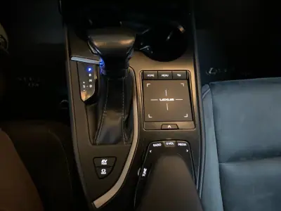 Lexus UX 250h 2021 - 22450 EUR, 142000 km - AUTO.MOTO.pt - 142000km - foto 16 de 20