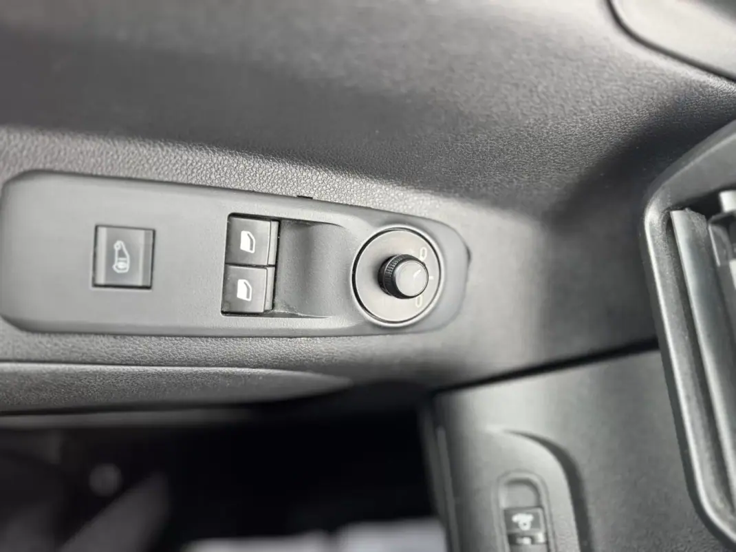 Peugeot PARTNER 1.6 BlueHDi L1 Pro 2019 - 11500 EUR, 172861 km - AUTO.MOTO.pt - 172861km - foto 7 de 11