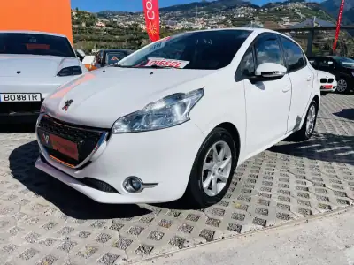 Peugeot 208 2013 - 9950 EUR, 188022 km - AUTO.MOTO.pt - 188022km - foto 3 de 12