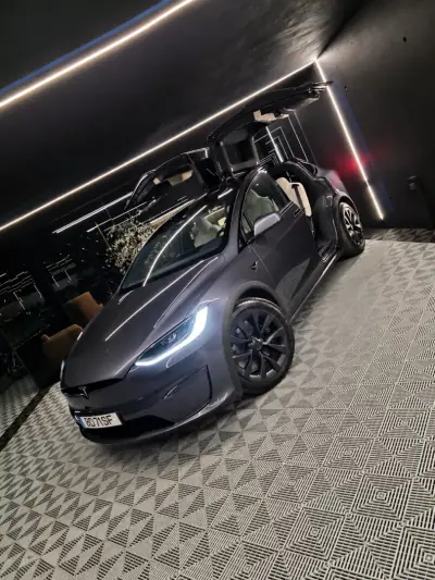 Tesla Model X 2023 — foto 4 de 39