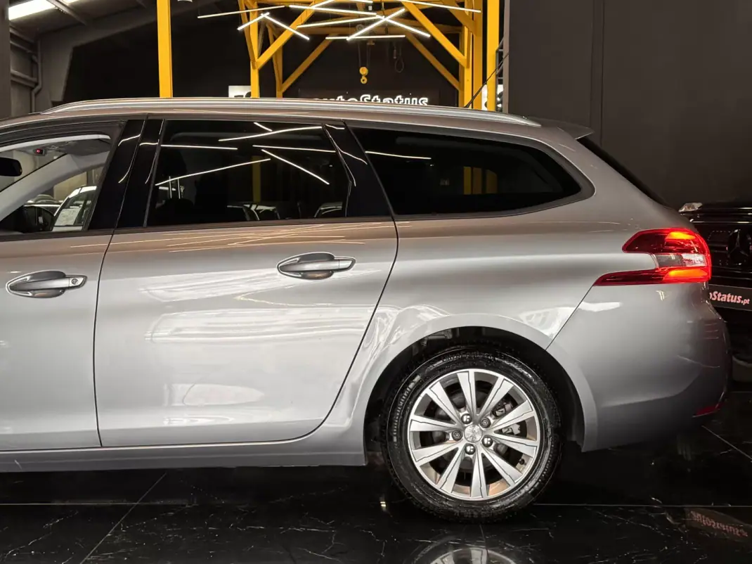 Peugeot 308 SW 2020 - 13490 EUR, 149900 km - AUTO.MOTO.pt - 149900km - foto 9 de 34