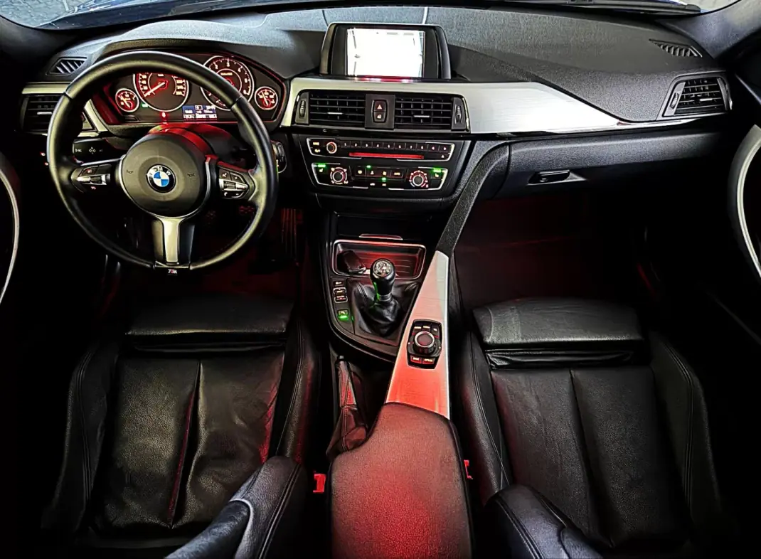 BMW 318 2013 - 16990 EUR, 249800 km - AUTO.MOTO.pt - 249800km - foto 23 de 38