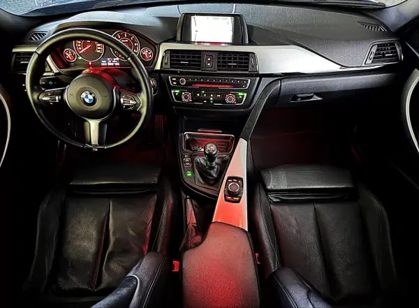 BMW 318 2013 - 16990 EUR, 249800 km - AUTO.MOTO.pt - 249800km - foto 23 de 38