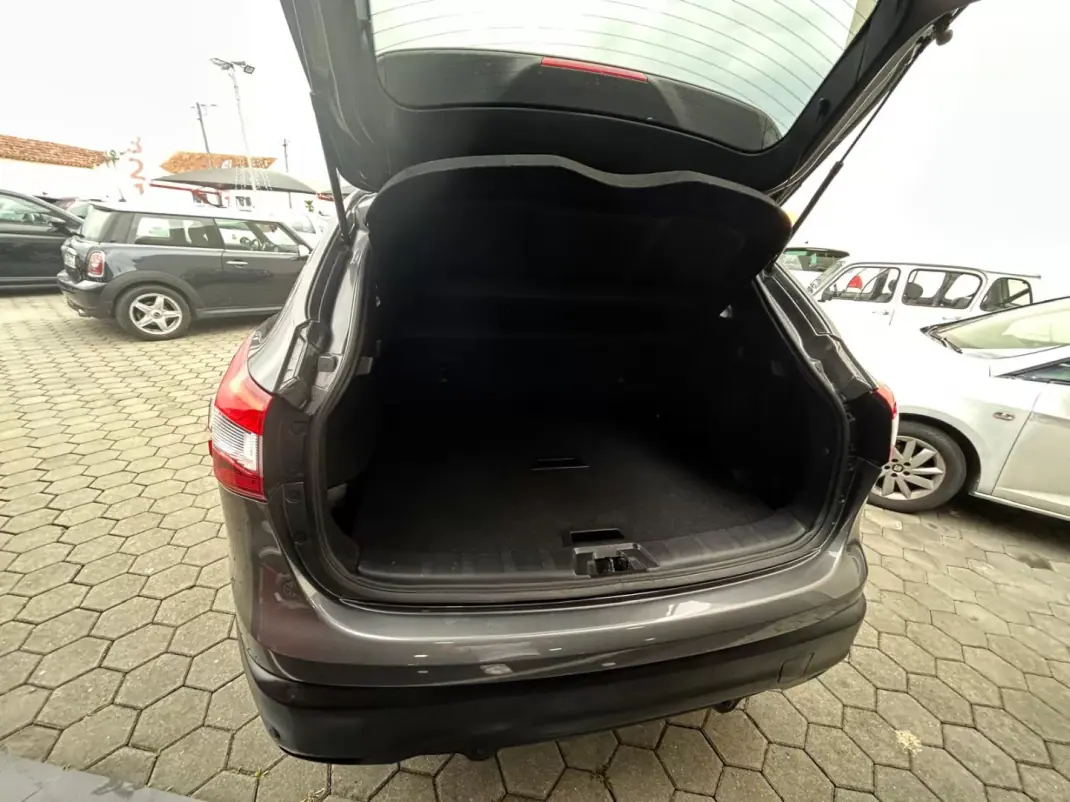 Nissan Qashqai 2015 - 16500 EUR, 120056 km - AUTO.MOTO.pt - 120056km - foto 20 de 22