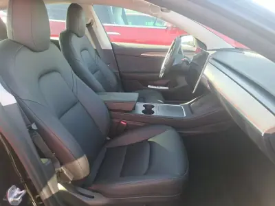 Tesla Model 3 2023 - 31900 EUR, 35583 km - AUTO.MOTO.pt - 35583km - foto 4 de 8