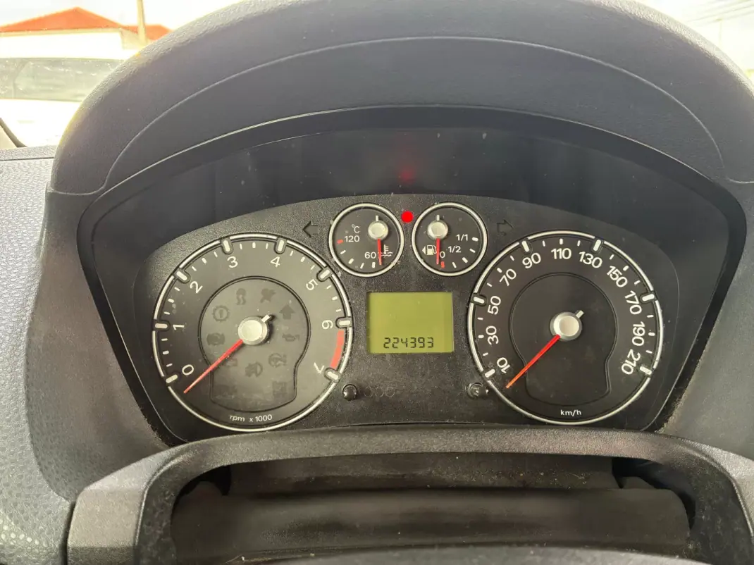 Ford Fiesta 2008 - 3250 EUR, 224000 km - AUTO.MOTO.pt - 224000km - foto 20 de 21