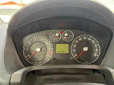 Ford Fiesta 2008 - 3250 EUR, 224000 km - AUTO.MOTO.pt - 224000km - foto 20 de 21