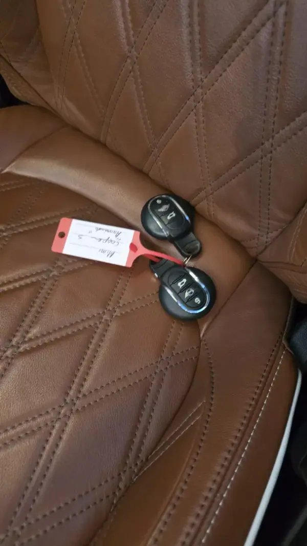 MINI Cooper 2019 - 25500 EUR, 96321 km - AUTO.MOTO.pt - 96321km - foto 51 de 53