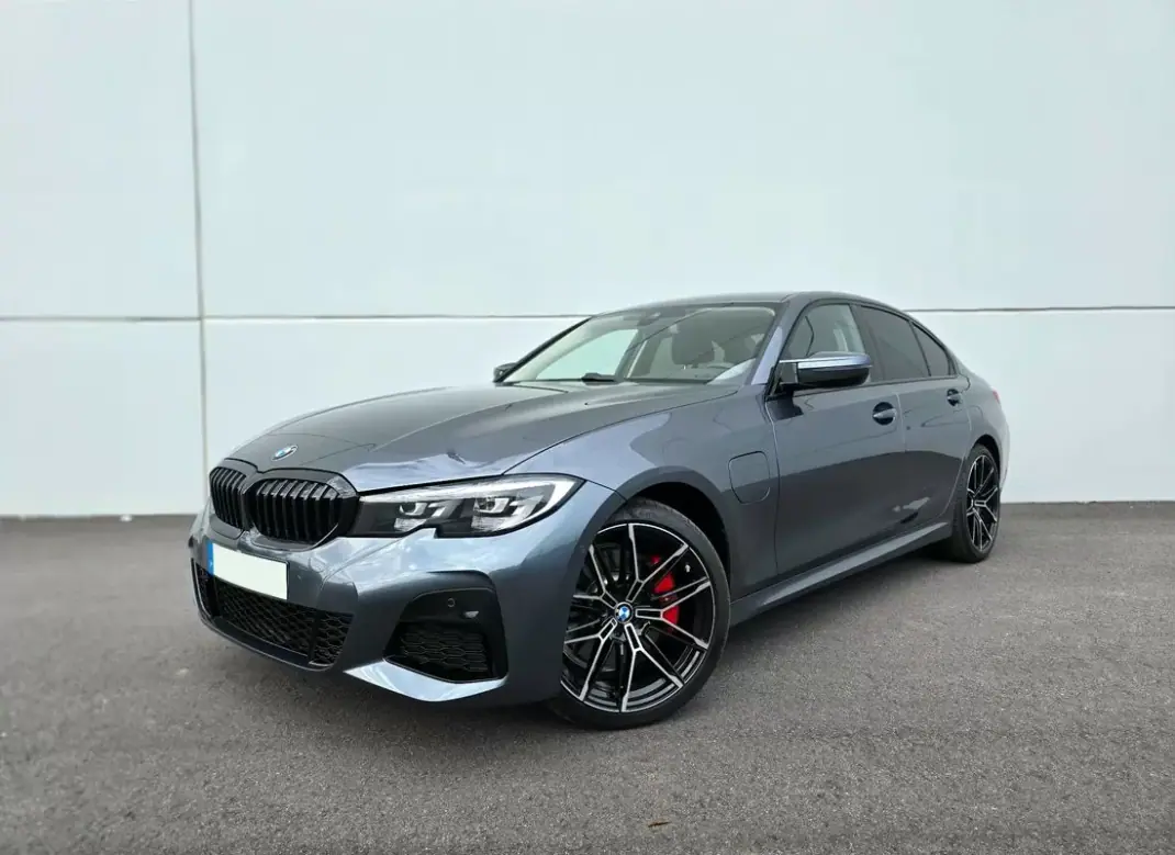 BMW 330 2019 - 28950 EUR, 67500 km - AUTO.MOTO.pt - 67500km - foto 1 de 42