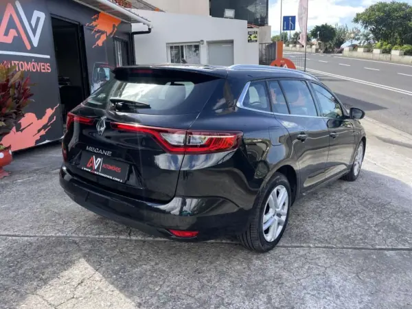 Renault Mégane Sport Tourer 2019 - 17950 EUR, 72574 km - AUTO.MOTO.pt - 72574km - foto 7 de 12