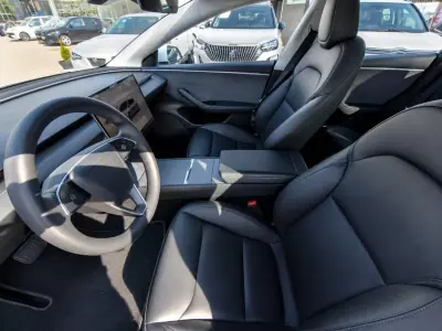 Tesla Model 3 2024 - 29900 EUR, 36500 km - AUTO.MOTO.pt - 36500km - foto 6 de 14