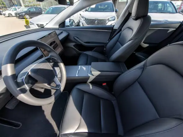 Tesla Model 3 2024 - 29900 EUR, 36500 km - AUTO.MOTO.pt - 36500km - foto 6 de 14