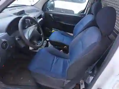 Peugeot PARTNER GIRAFON 2004 - 3000 EUR, 332000 km - AUTO.MOTO.pt - 332000km - foto 5 de 12