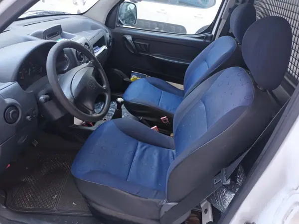 Peugeot PARTNER GIRAFON 2004 - 3000 EUR, 332000 km - AUTO.MOTO.pt - 332000km - foto 5 de 12