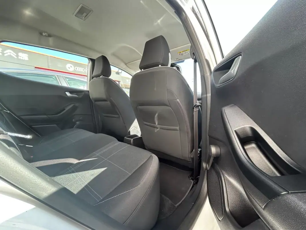 Ford Fiesta 2018 - 13500 EUR, 60152 km - AUTO.MOTO.pt - 60152km - foto 21 de 22