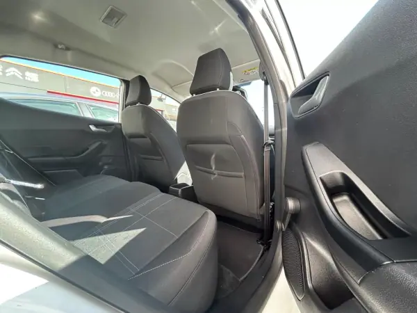 Ford Fiesta 2018 - 13500 EUR, 60152 km - AUTO.MOTO.pt - 60152km - foto 21 de 22