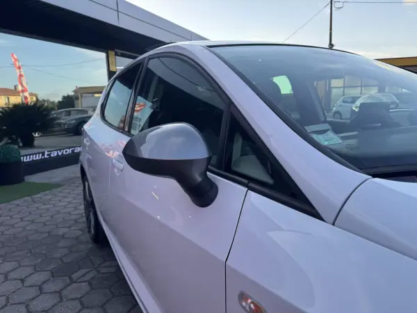 SEAT Ibiza 2014 - 11500 EUR, 93000 km - AUTO.MOTO.pt - 93000km - foto 24 de 41