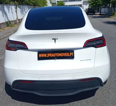 Tesla Model Y 2022 - 35750 EUR, 78615 km - AUTO.MOTO.pt - 78615km - foto 8 de 21