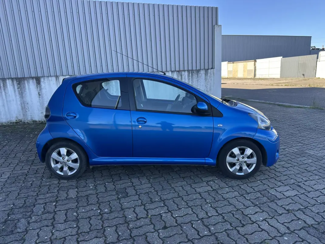 Toyota Aygo 2012 - 7490 EUR, 115000 km - AUTO.MOTO.pt - 115000km - foto 9 de 17