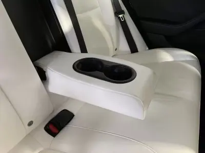 Tesla Model 3 2023 - 29750 EUR, 68000 km - AUTO.MOTO.pt - 68000km - foto 19 de 44
