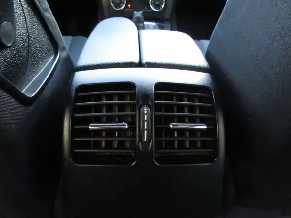 Mercedes-Benz C 180 2012 - 13490 EUR, 240000 km - AUTO.MOTO.pt - 240000km - foto 35 de 47