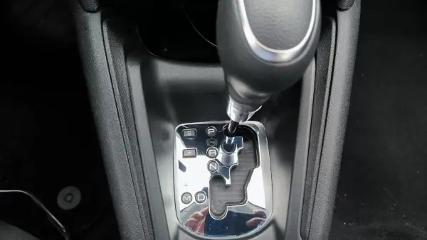 Peugeot 208 2016 - 9450 EUR, 107121 km - AUTO.MOTO.pt - 107121km - foto 10 de 11