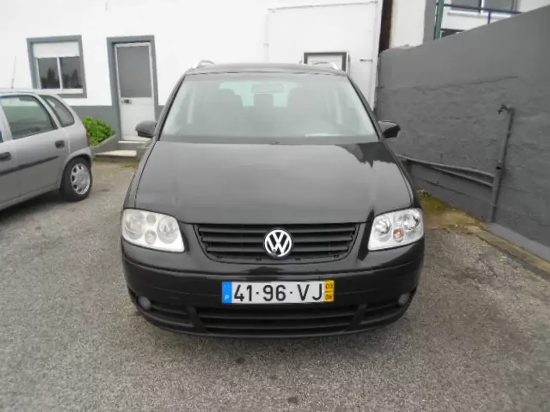Volkswagen Touran 2003 - 7500 EUR, 303400 km - AUTO.MOTO.pt - 303400km - foto 1 de 11