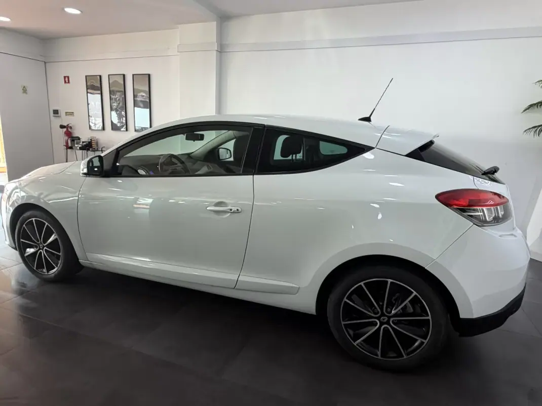 Renault Mégane Coupe 2014 - 11500 EUR, 100000 km - AUTO.MOTO.pt - 100000km - foto 4 de 12