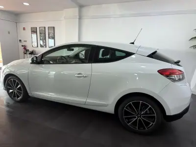 Renault Mégane Coupe 2014 - 11500 EUR, 100000 km - AUTO.MOTO.pt - 100000km - foto 4 de 12