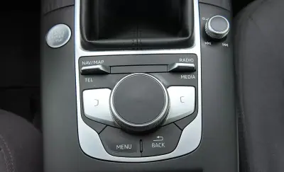 Audi A3 Limousine 2017 - 20500 EUR, 61500 km - AUTO.MOTO.pt - 61500km - foto 14 de 21