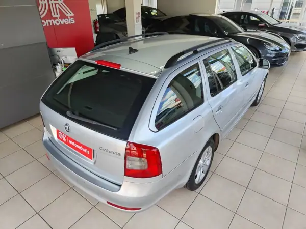 Skoda Octavia Break 2009 - 5750 EUR, 277000 km - AUTO.MOTO.pt - 277000km - foto 12 de 36
