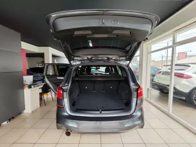 BMW 218 Gran Tourer 2015 - 17250 EUR, 190800 km - AUTO.MOTO.pt - 190800km - foto 13 de 35