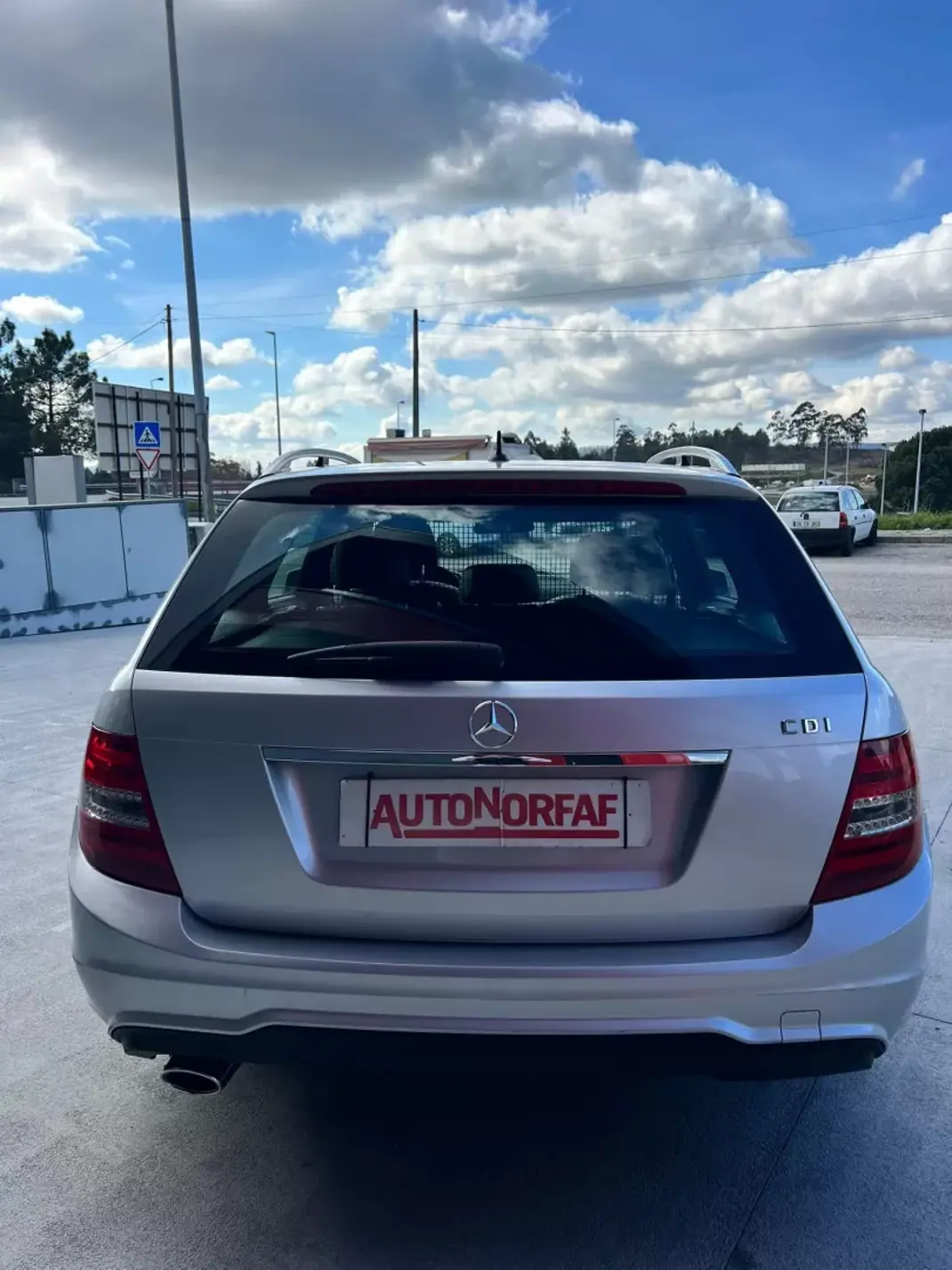 Mercedes-Benz C 220 2011 - 14000 EUR, 381206 km - AUTO.MOTO.pt - 381206km - foto 4 de 18